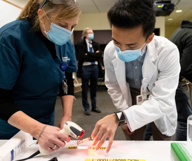 Aludino and employee record dose of vaccine