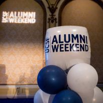balloons with UCSF Alumni Weekend printed on them