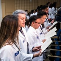 PharmD students recite the Oath of a Pharmacist