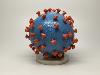 Viral particle with spike proteins