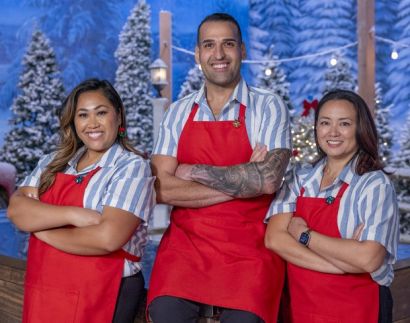 Reyles-Derry with Holiday Wars team