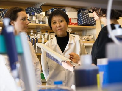 women in a laboratory discuss a project.